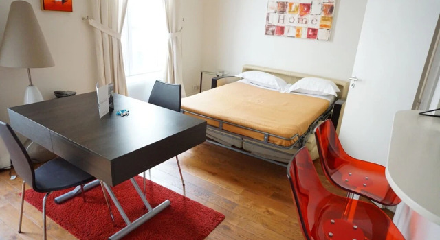 Place des Vosges - Studio - Paris 3, Забронировать Отель Париж Иль-де-Франс, рядом с Станция метро Rambuteau