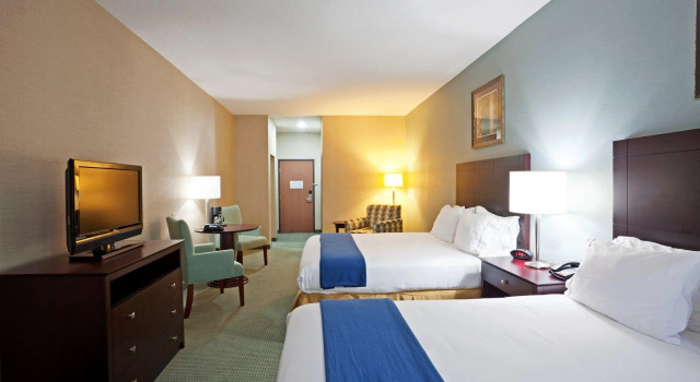 Четырёхместный номер Standard Holiday Inn Express & Suites Meriden by IHG