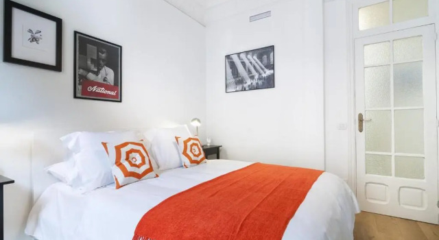 Friendly Rentals Barcelo, Забронировать Отель Шамбери Мадрид, рядом с Церковь Сан-Фермин-де-лос-Наваррос