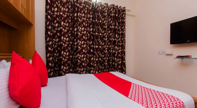 OYO 12082 Om Apartment