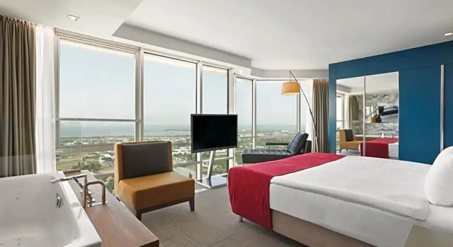 Двухместный люкс с видом на море Ramada Encore by Wyndham Izmir