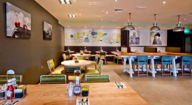 Семейный номер Standard Premier Inn Manchester City Centre (Portland Street)