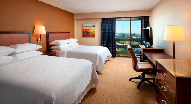 Четырёхместный номер Standard Sheraton Albuquerque Uptown by Marriott