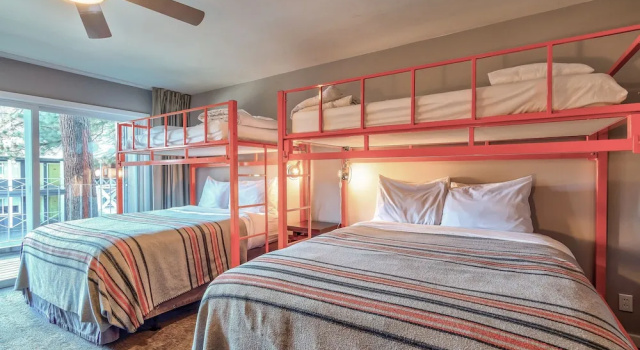 Семейный номер Standard с балконом Basecamp Tahoe South