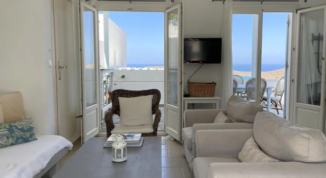 Amazing Villa Overlooking Syros Finest Beach, Prenota Villa Kinion Syros