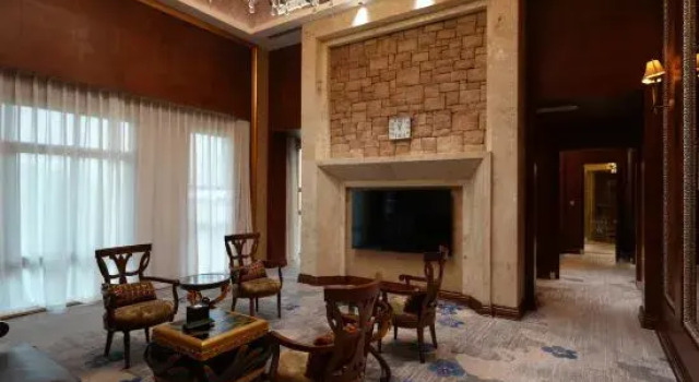 Suite Deluxe River & Holiday Hotel