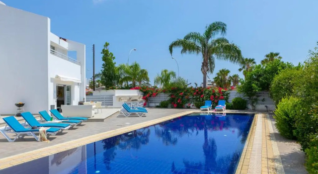 Вилла Superior Azure Luxury Pool Villa