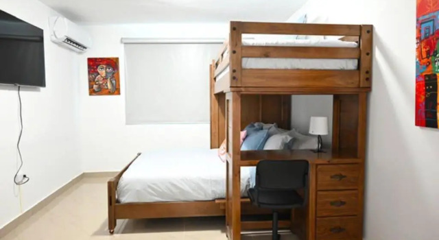 NEW Remodeled pool house 2 minutes from beach, Rezerwuj Hotel Loíza San Juan