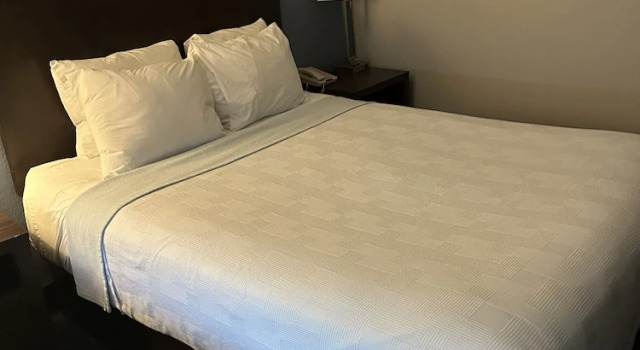 Номер Economy Sugar Creek Inn & Suites