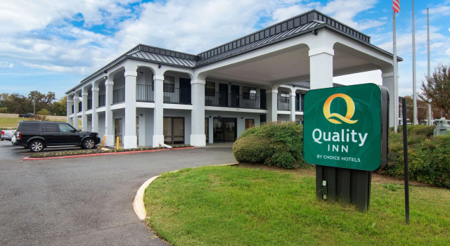 Quality Inn near Casinos and Convention Center, Забронировать Отель Отели и гостиницы Бошьер-Сити, рядом с Bossier Civic Center, Отель