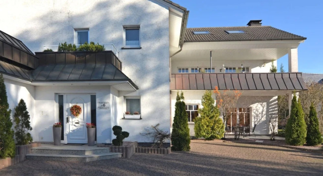 Stilvolle Wohnung in Madfeld mit eigener Terrasse, Забронировать Апартаменты/квартира  