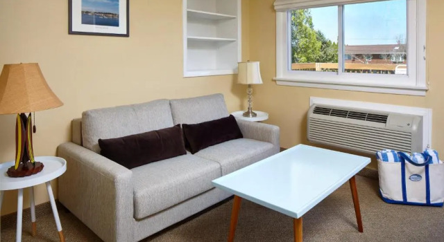 Люкс с 2 комнатами Breezeway Boutique Hotel