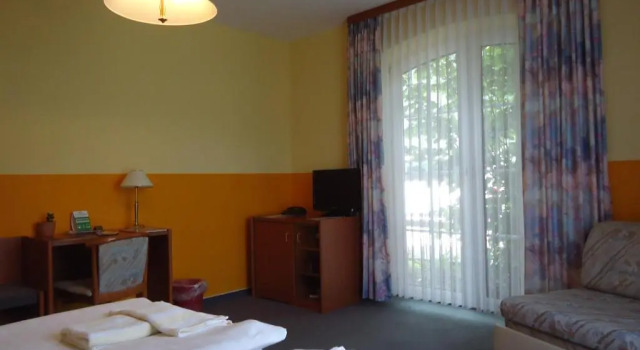 Hotel Marianne und Restaurant Kiek In, Забронировать Отель Плау-ам-Зе Plauer See