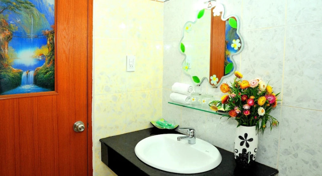 Трёхместный семейный номер Standard Dalat Flower Hotel