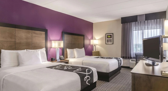 Четырёхместный номер Standard La Quinta by Wyndham Warwick Providence Airport
