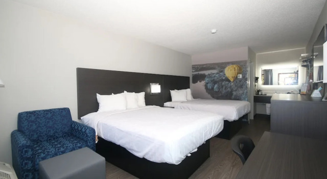 Одноместный люкс Clarion Pointe Statesville