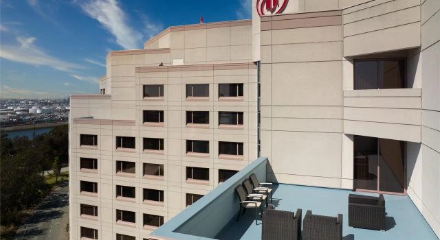 Номер Standard с балконом Hilton Long Beach Hotel