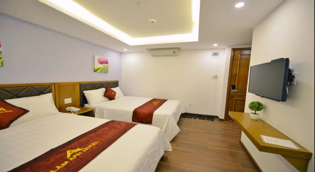 La Beach Hotel