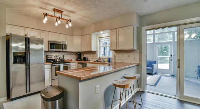 Апартаменты Economy 2 BR apt near Mtn to Sea Hiking Trail