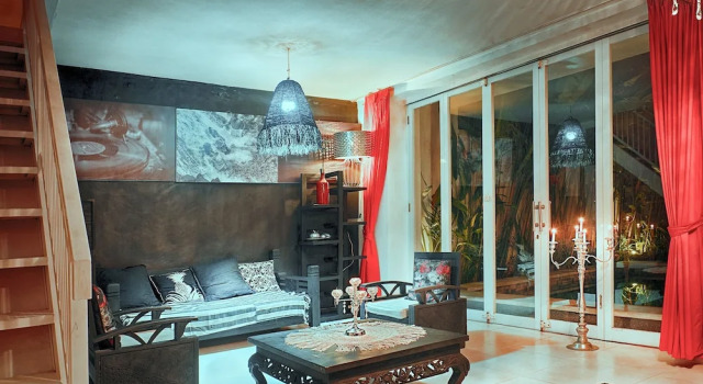 Black & White Villa