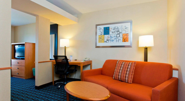 Люкс Fairfield Inn and Suites by Marriott Winchester