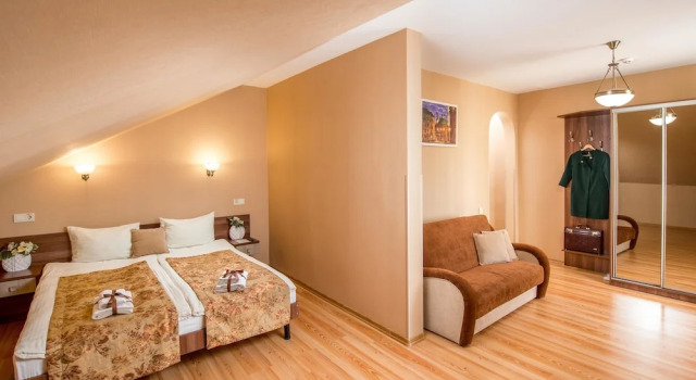 Полулюкс Hotel&SPA Pysanka