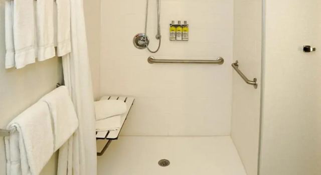 Номер Standard Holiday Inn Express & Suites - Aurora Medical Campus by IHG