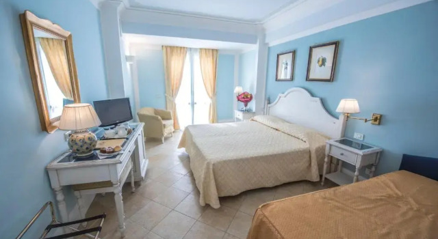 Трёхместный номер Superior Villa Daphne