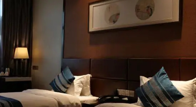 Люкс Deluxe Pujin Hotel (Wuhan High Speed Railway Station Happy Valley Branch)