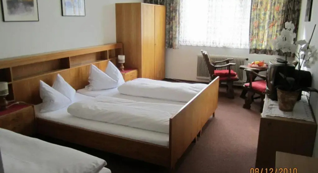Трёхместный номер Standard Hotel Einhorn
