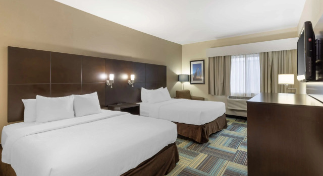 Четырёхместный номер Standard Best Western St. Louis Inn