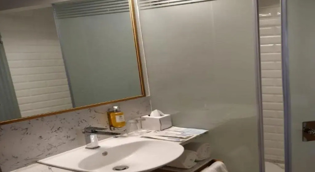 Кровать в общем номере Holiday Inn Express Gurugram Sector 50 by IHG