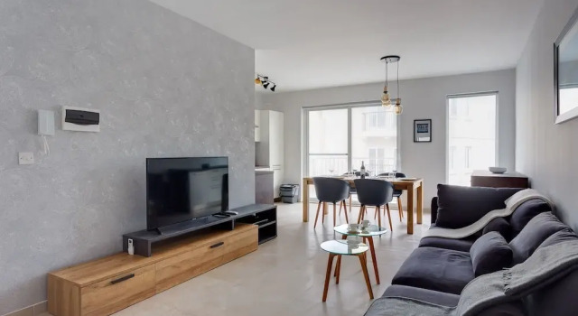 Brand New Designer Finished Apartment, Central Location