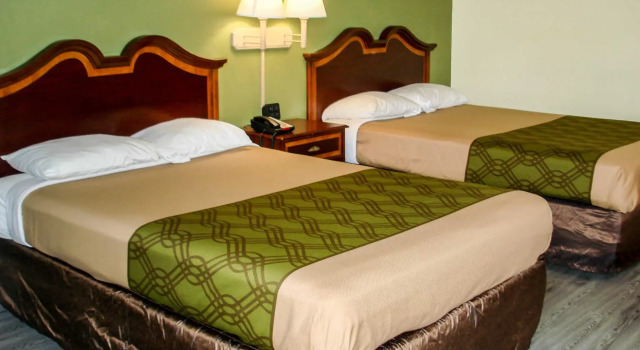 Четырёхместный номер Standard Econo Lodge Texarkana I-30