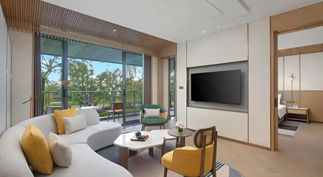 Двухместный люкс c 1 комнатой с видом на канал Holiday Inn Deqing Xinshi Ancient Town by IHG