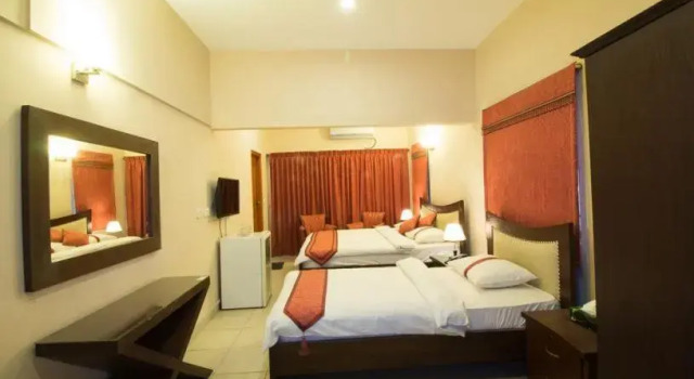 Executive Dreier Zimmer mit Balkon Royal Inn Hotel