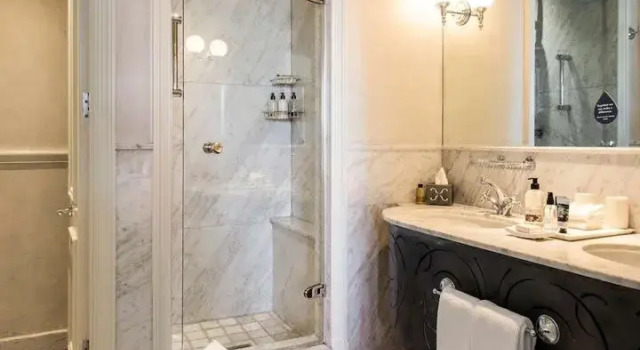 Номер Deluxe Cape Grace, A Fairmont Managed Hotel