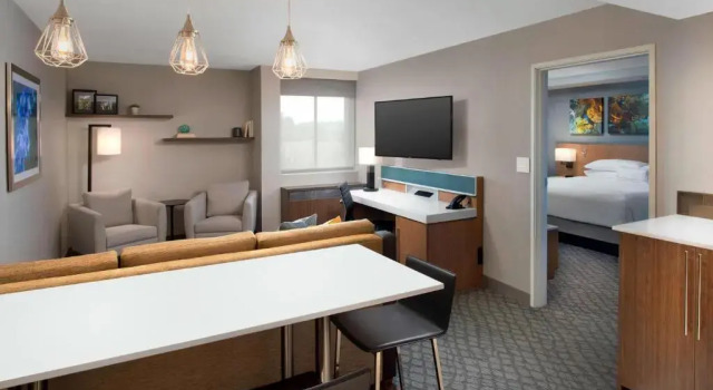 Люкс Delta Hotels by Marriott Seattle Everett