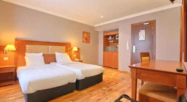 Трёхместный номер Standard 121 Paris Hotel