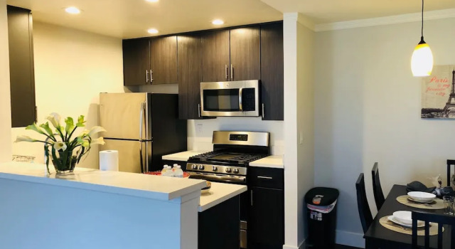 Апартаменты Superior Westwood Apartments