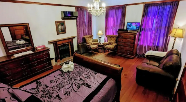 Arcadia Academy, Book Bed and Breakfast Hoteller i Ironton med parkering, Parkering