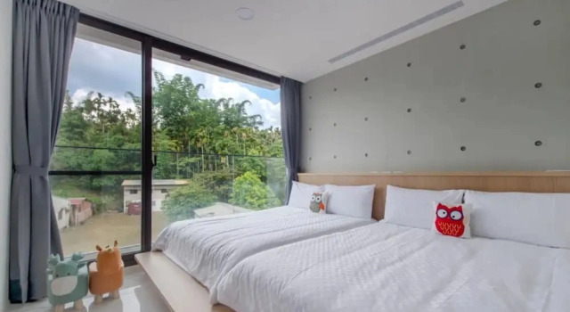 Standard Vierer Zimmer mit Balkon 奈斯窩客 l 湖景房 l 含早餐