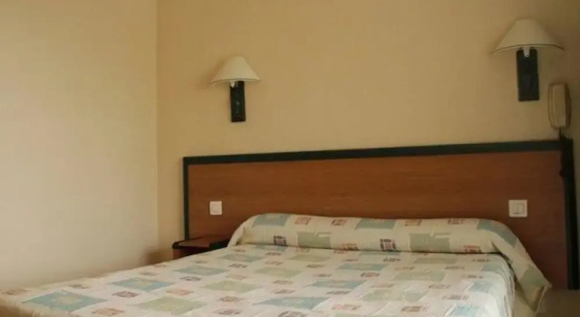 Hotel Peret, Забронировать Отель Отели Pyrénées-Atlantiques с завтраком, Завтраки