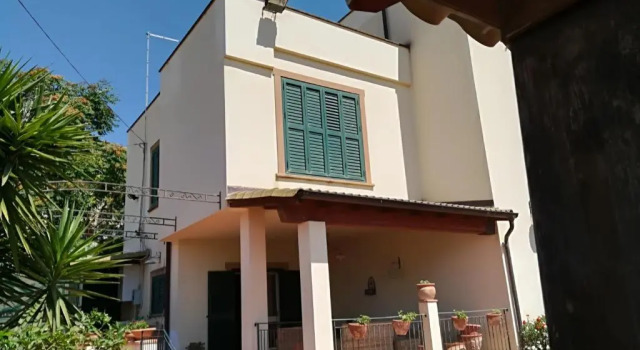 casa vacanze sara, Book Hotel Hoteller i Caltanissetta med pool, Swimmingpool