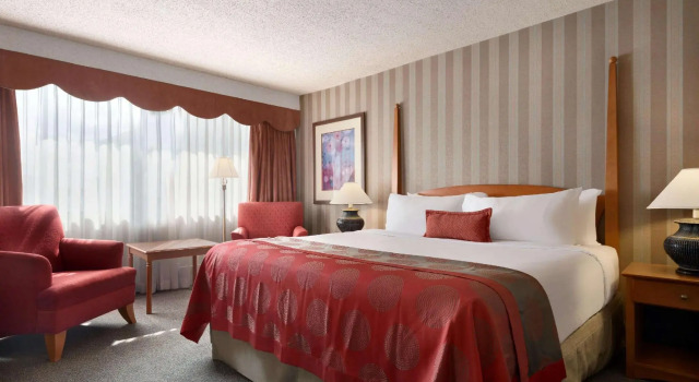 Номер Business Ramada Plaza by Wyndham Regina Downtown