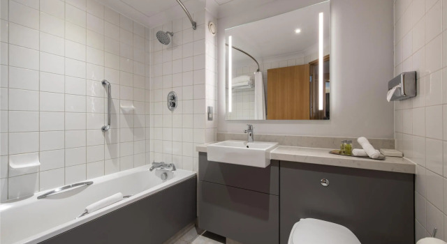 Двухместный номер Standard DoubleTree by Hilton Swindon Hotel