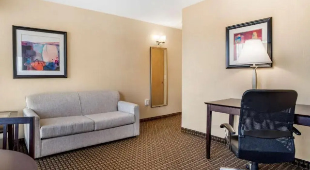 Двухместный люкс c 1 комнатой Best Western Plus Philadelphia Airport South - at Widener University
