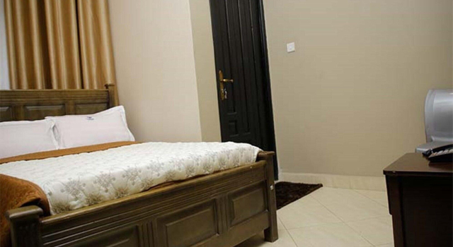 Diamonds Lounge, Book Hotel Kampala 