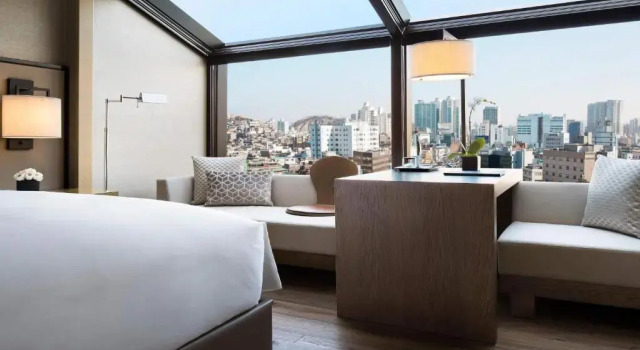 Четырёхместный номер Standard с красивым видом из окна JW Marriott Dongdaemun Square Seoul