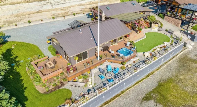 Similk Bay Retreat With Deck, Fire Pit + Hot Tub!, Prenota Hotel Anacortes 